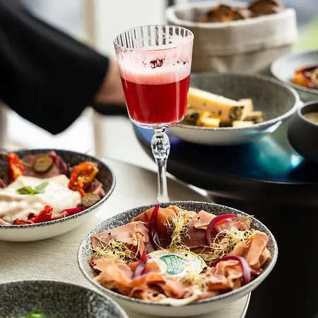 By Marriott Apartahotel