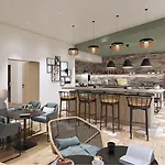 By Marriott Ξενοδοχείο με διαμερίσματα 4*